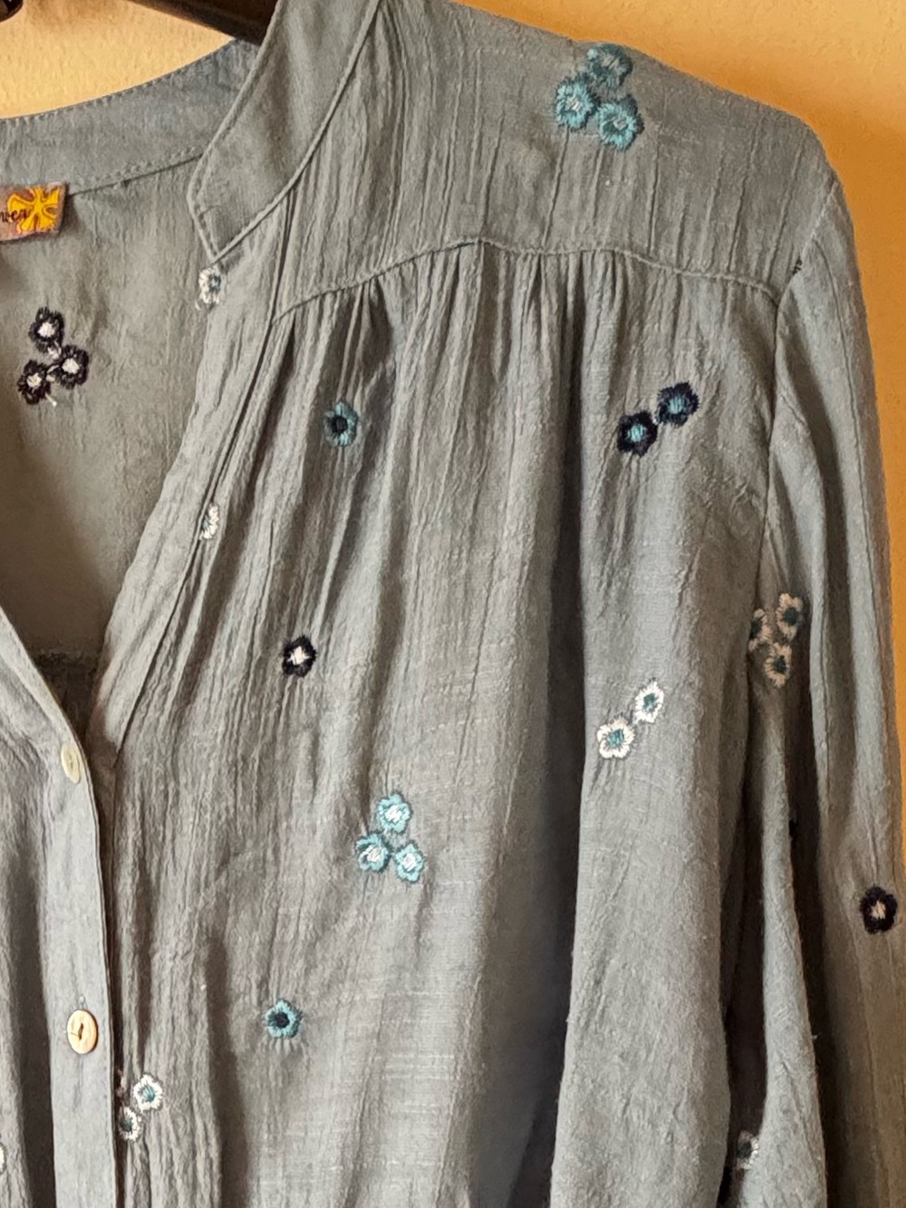Figueroa & Flower Blue Floral Top for Women small size - Picture 13 of 13
